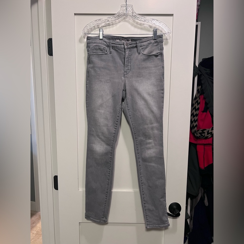 Women’s Athleta Jeans. Sculptek - designed for performance and movement.